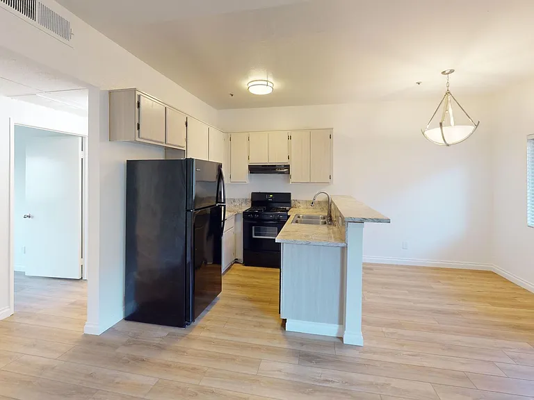 Highland Villa Apartments — Photo 29