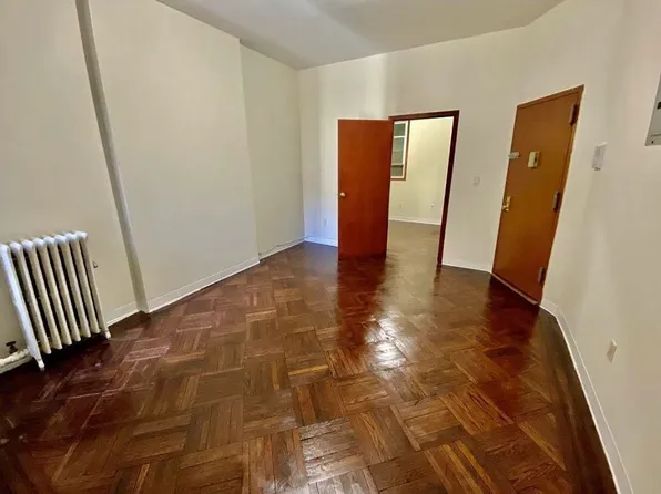 304 Stuyvesant Avenue image 1 of 6