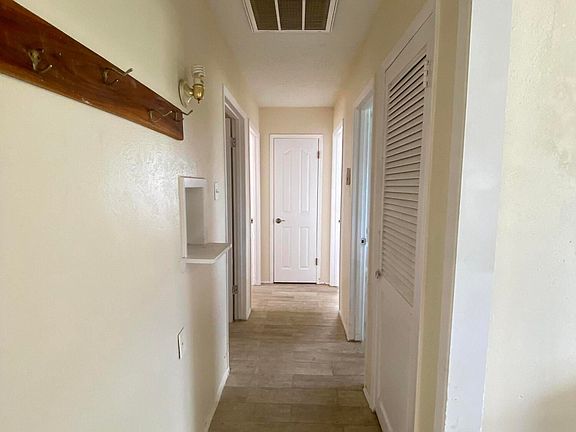 5th image of 10157 Newcastle Dr