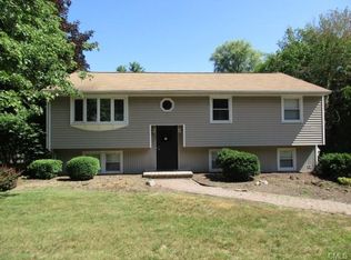 6 Clearview Dr, New Milford, CT 06776