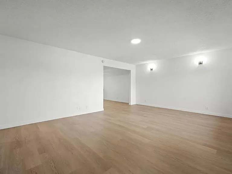 Monterey Apartments — Photo 20