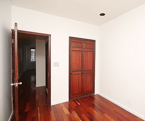 4th image of 242 Kosciuszko St #1