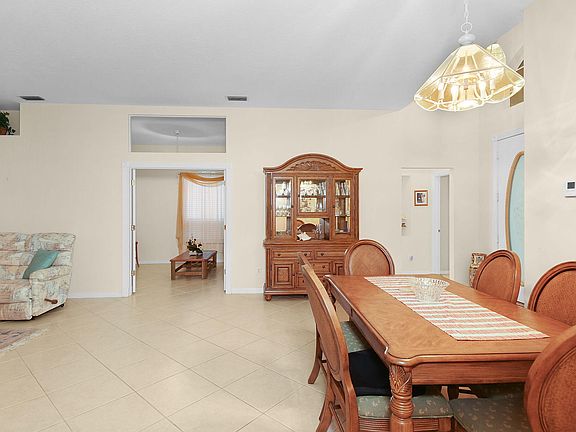 4th image of 641 NW VENETTO Court