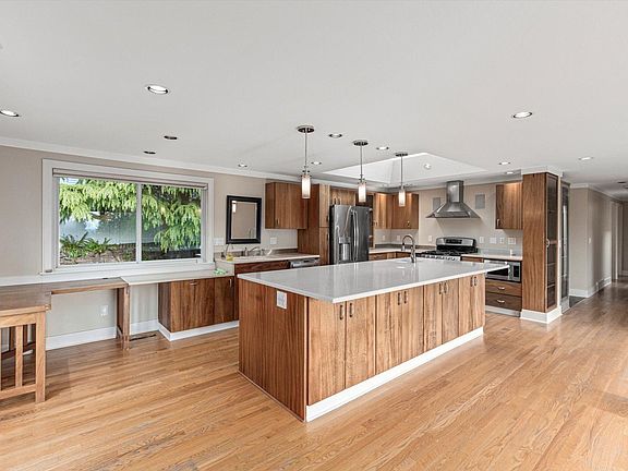 5th image of 11014 NE 58th Pl