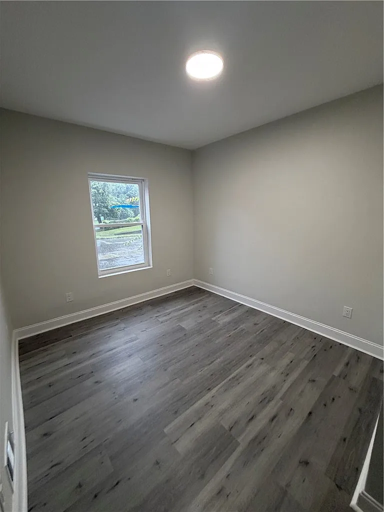 3 bed, 1.0 bath, 1135 sqft, $1,550 — Photo 2