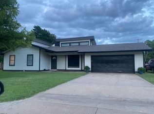 1044 S 6th St, Blackwell, OK 74631