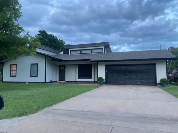 1044 S 6th St, Blackwell, OK 74631