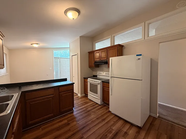 29609 Everett St — Photo 2