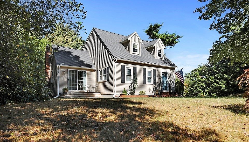 1st image of 32 Brentwood Cir