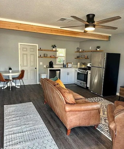 1808 E Yale St #4 — Photo 4