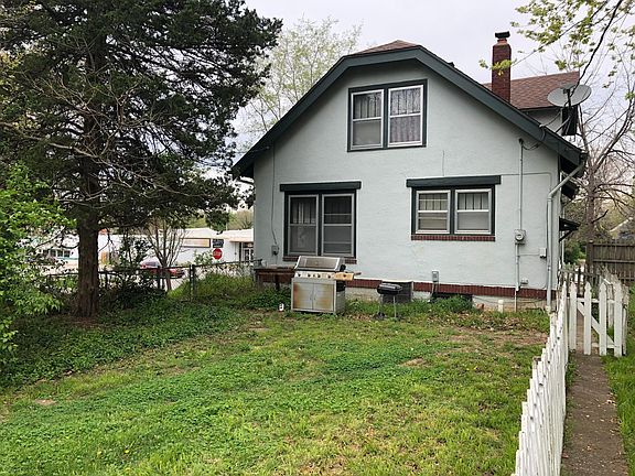 Fenced side yard