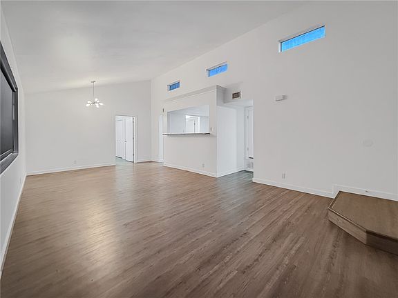 5th image of 302 Easy St #B