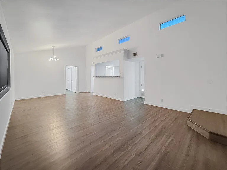 302 Easy St #B — Photo 5