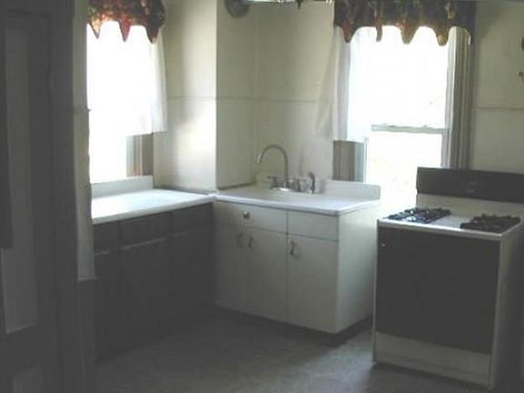 3rd image of 349 W Main St