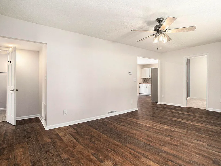 854 Upton Ave — Photo 5