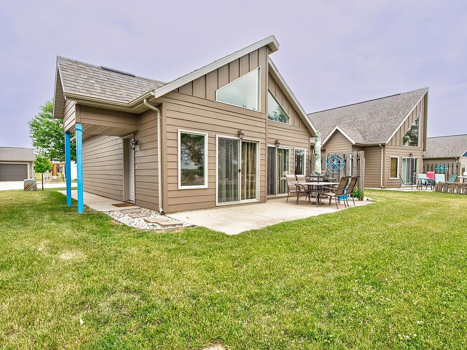 1st image of 290 240th Ave #7