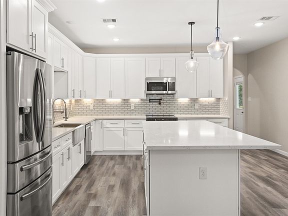 5th image of 3613 Pecan Dr