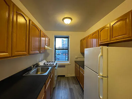 Rented by Hillel Realty Group | media 20