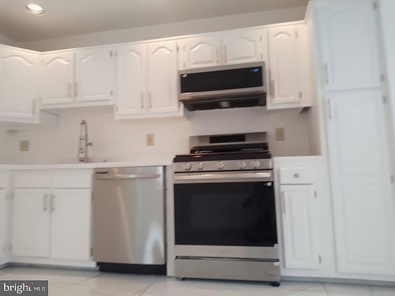 3rd image of 711 Faraway Ct