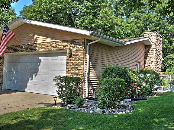 3rd image of 60322 Robin Hood Ln