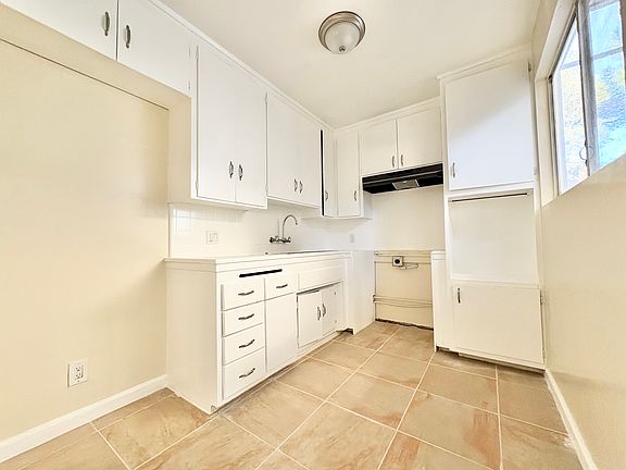 2nd image of 135 N Hillcrest Blvd APT 4