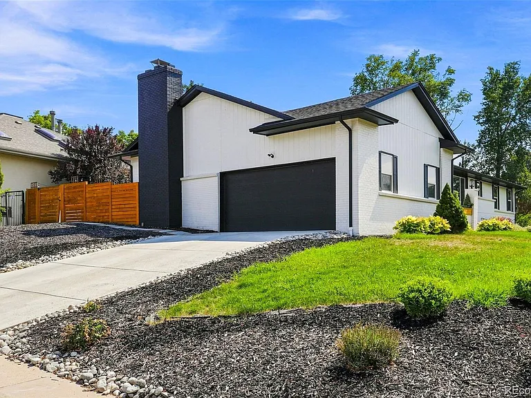 2320 S Holly Pl — Photo 33