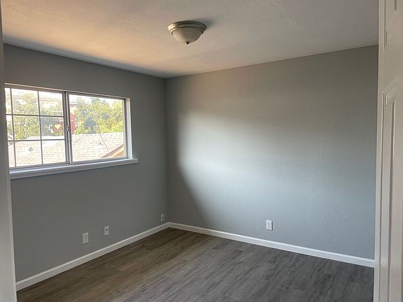3rd image of 2343 University Ave APT 3