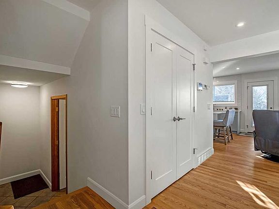 3rd image of 119 S Arbour Ridge Way NW