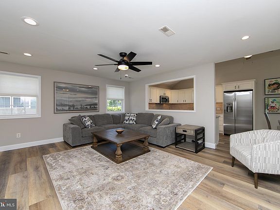 4th image of 204 E Maiden Ln