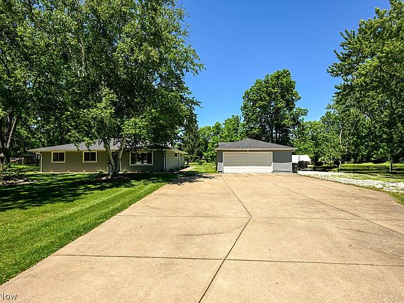 2nd image of 3765 Saint Nicholas Dr