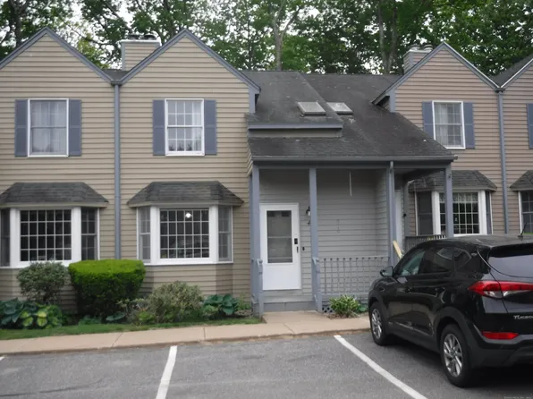 46 Edgewood Street APT 4, Stafford, CT 06076