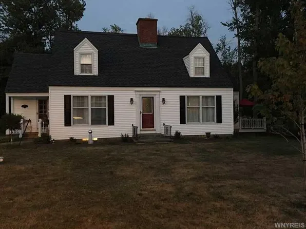 574 Harris Hill Rd, Lancaster, NY 14086