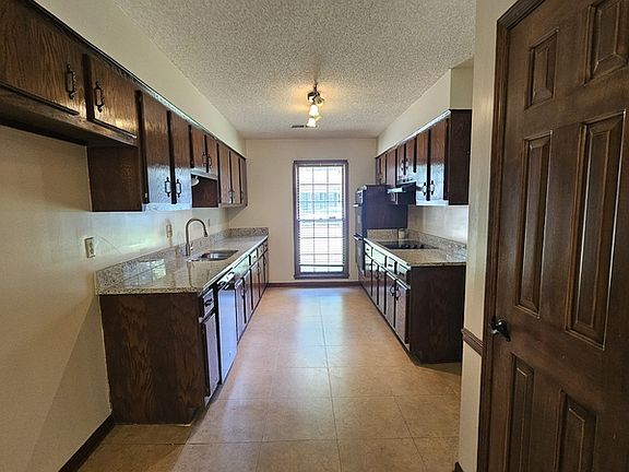 4th image of 6743 Amersham Dr