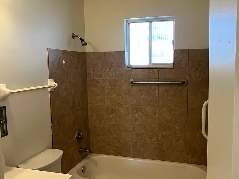 4431 E Lee St — Photo 2