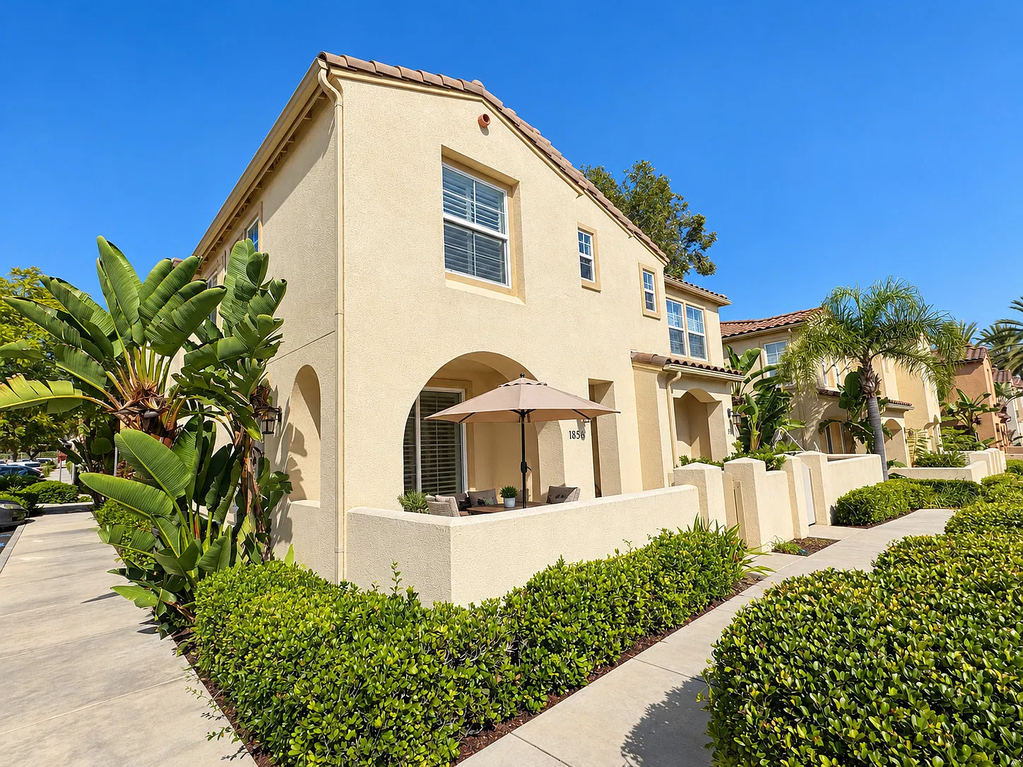 3 bed, 2.5 bath, 1303 sqft, $3,895 — Photo 2