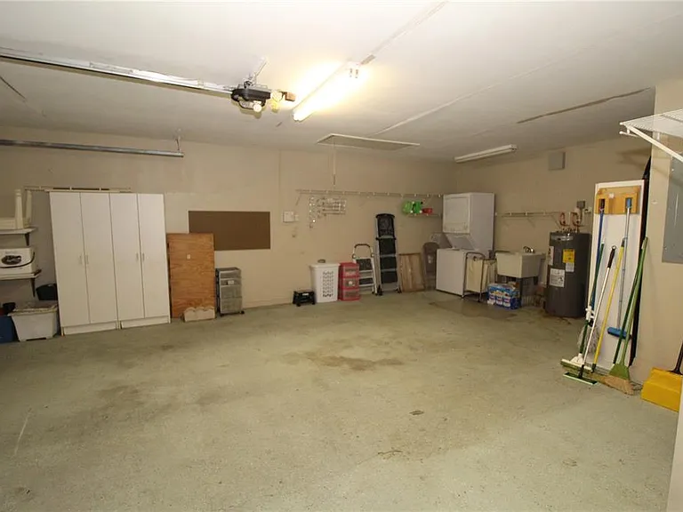 301 Bryce Ct — Photo 34