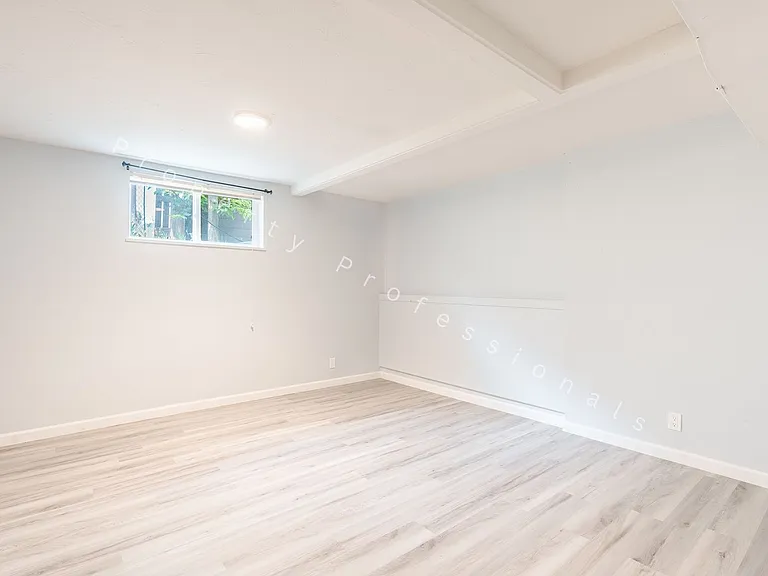 221 W 5th St — Photo 13