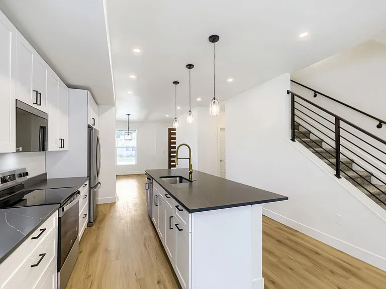 2750 S Cherokee St — Photo 21