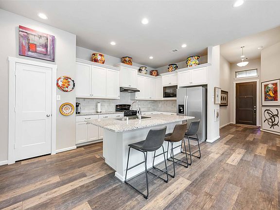 2nd image of 9816 Preserve Way