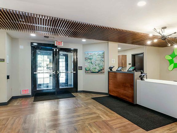 Lobby and Guest Check-in