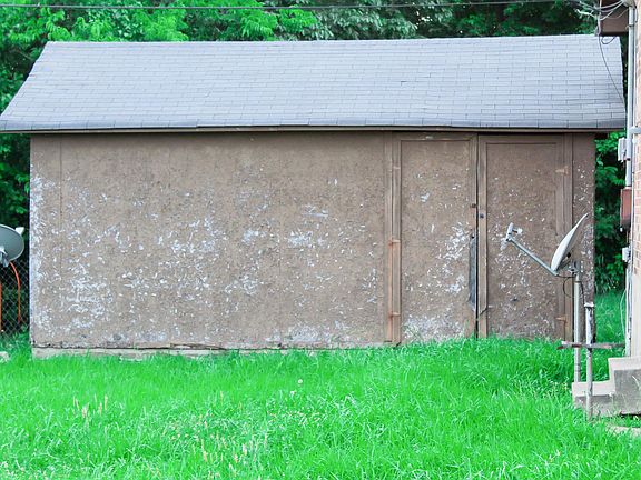 3rd image of 332 Woodale Dr