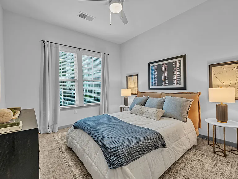 District 757 Apartments — Photo 25