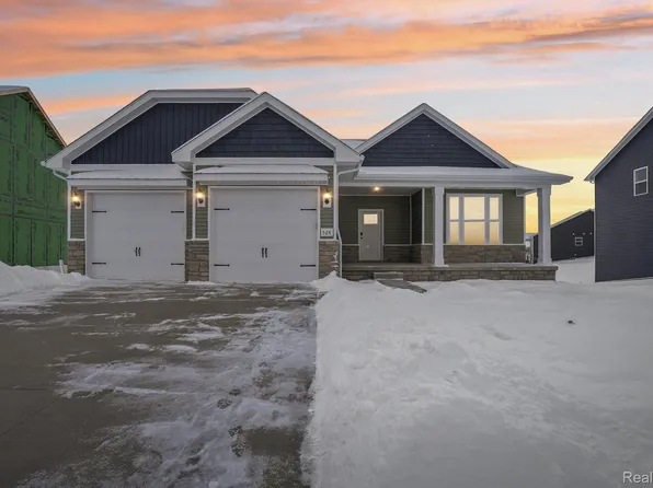 524 Birkdale Ln, Howell, MI 48843