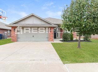11305 NW 99th St, Yukon, OK 73099