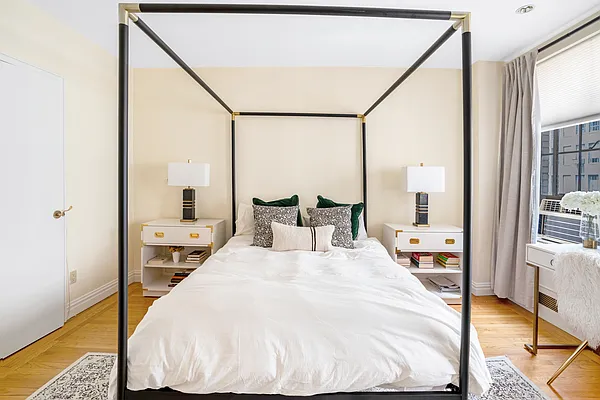 Sold by Compass | media 21