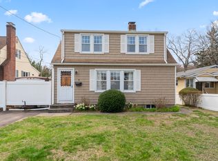 5 Vollmer Ave, Norwalk, CT 06851