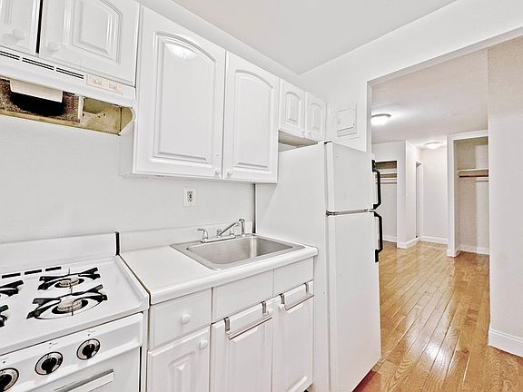 5th image of 11 E 32nd St Frnt 2