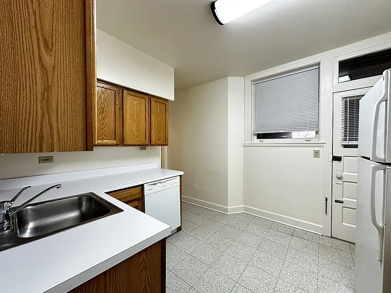 2633 W Ainslie St #3 — Photo 6