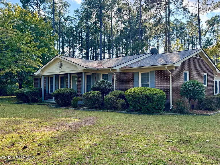 1003 Robinwood Rd — Photo 1