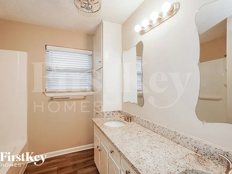 2100 Cedar Ct — Photo 17